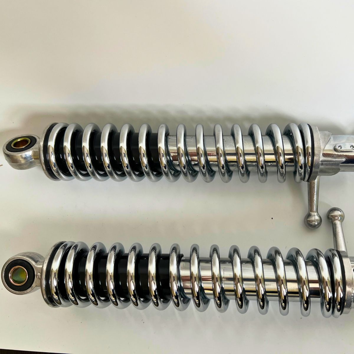 АмортизаторызадниеИЖL-320мм(пара)регулируемые,срычагом(хром)