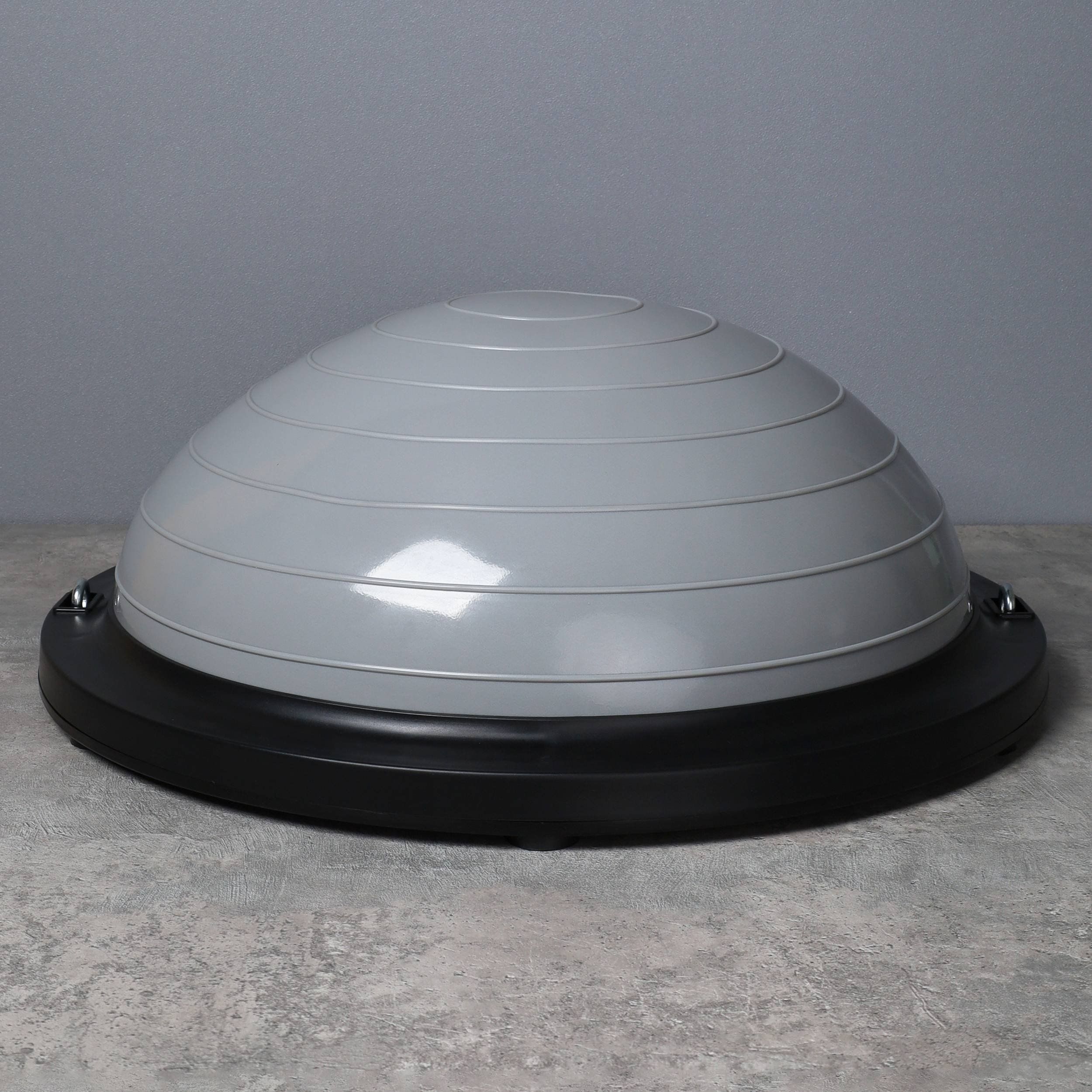 Полусфера балансировочная BOSU 46 см Woohooo Drops в комплекте с эспандером и насосом, серая Полусфера балансировочная BOSU 46 см Woohooo Drops в комплекте с эспандером и насосом, серая