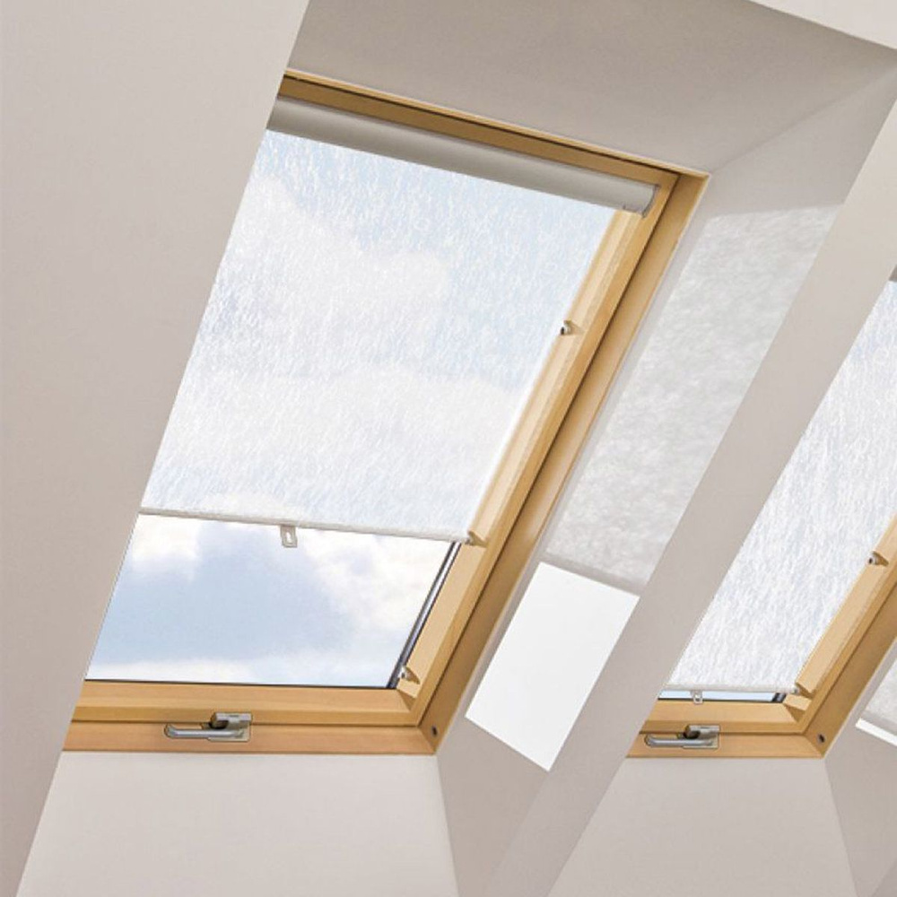 На окно 94х140 Fakro, ARS цвет белый (001). Рулонные шторы на мансардные окна / Рулонная штора на мансардное #1