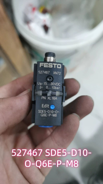 Новый оригинал датчик давления Festo 527467 SDE5-D10-O-Q6E-P-M8 купить ...
