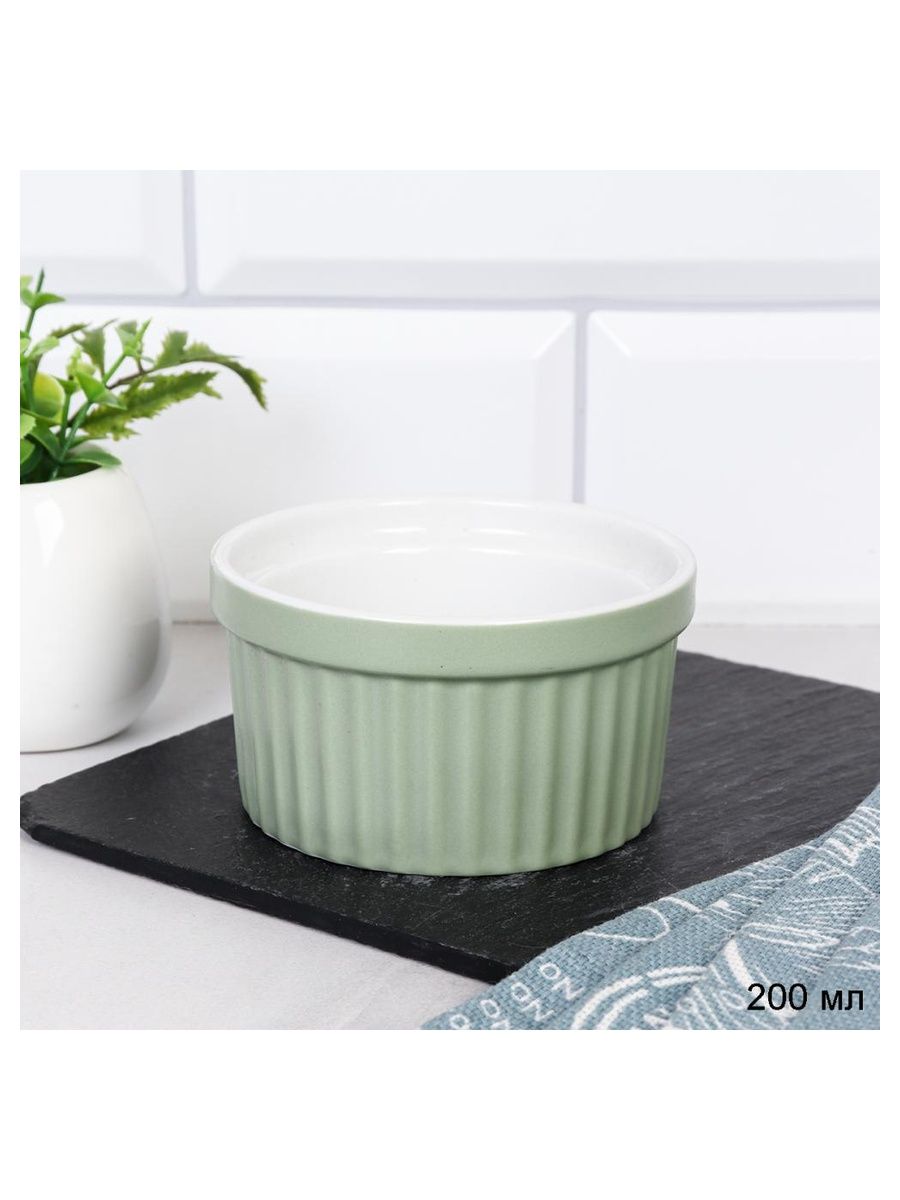Кокотница круглая, фарфор, зелёная, 9х5,5 см Кокотница круглая, фарфор, зелёная, 9х5,5 см