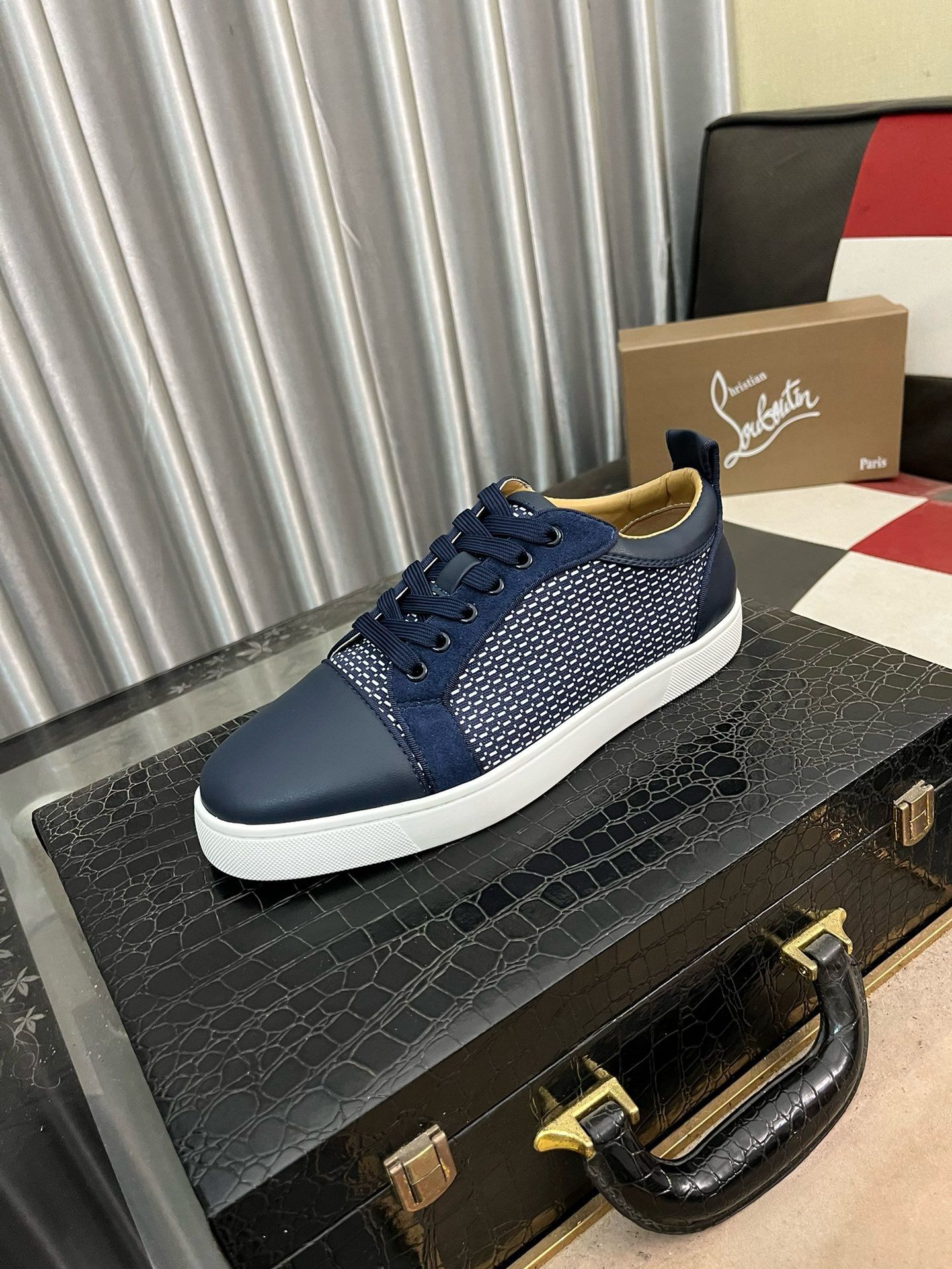 Кроссовки Мужской Christian Louboutin Натуральная кожа Легкая