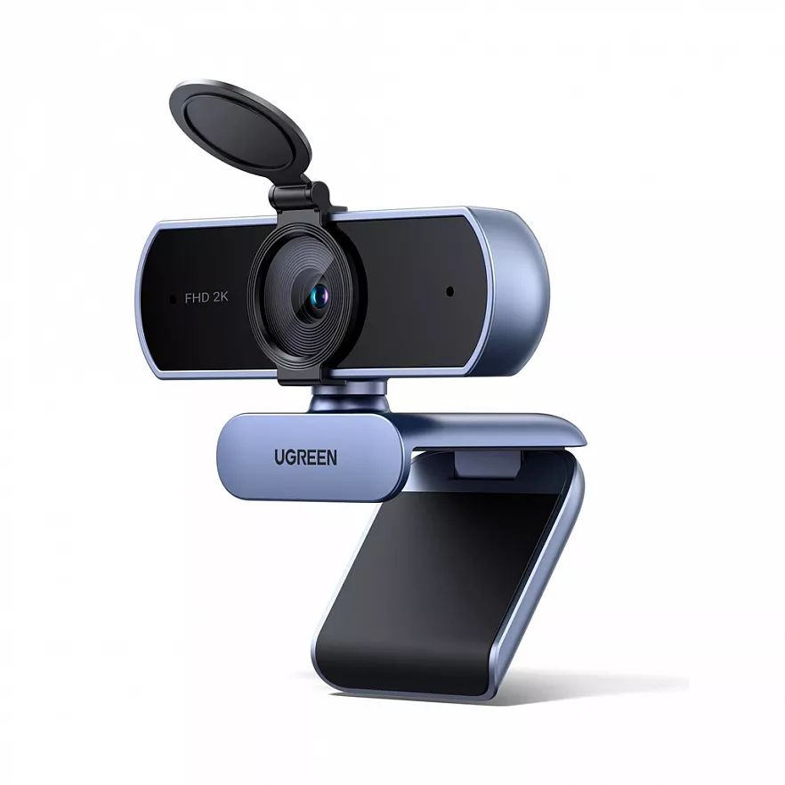 Порнографиялық қыз байқаусызда ерлердің киім ауыстыратын бөлмесіне кіріп кеткен.