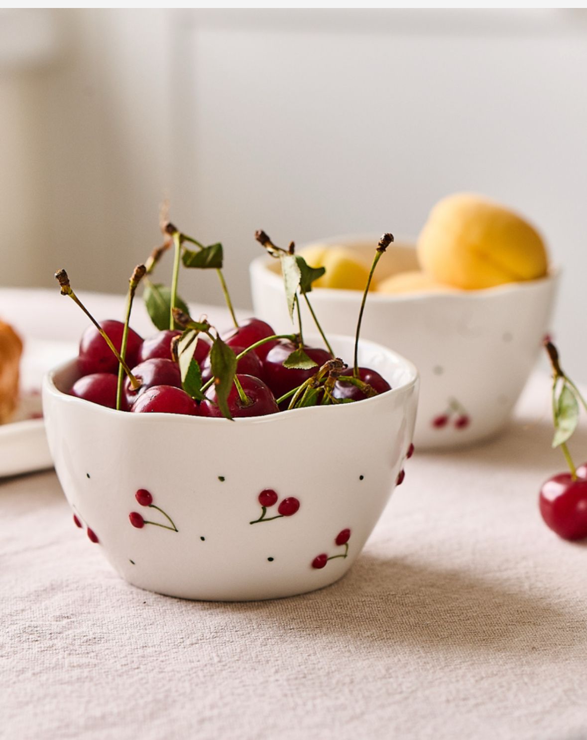 Керамическая миска пиала 320 мл с объёмными вишенками