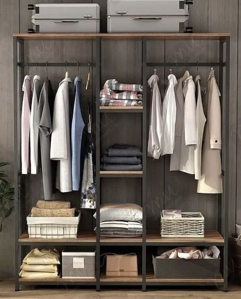 стильный гардероб в шкафу
