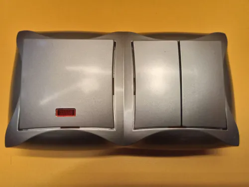 Выключатель 1-клавишный с подсветкой +2-клавишный с подсветкой + рамка 2 поста ДУЭТ Schneider Electr