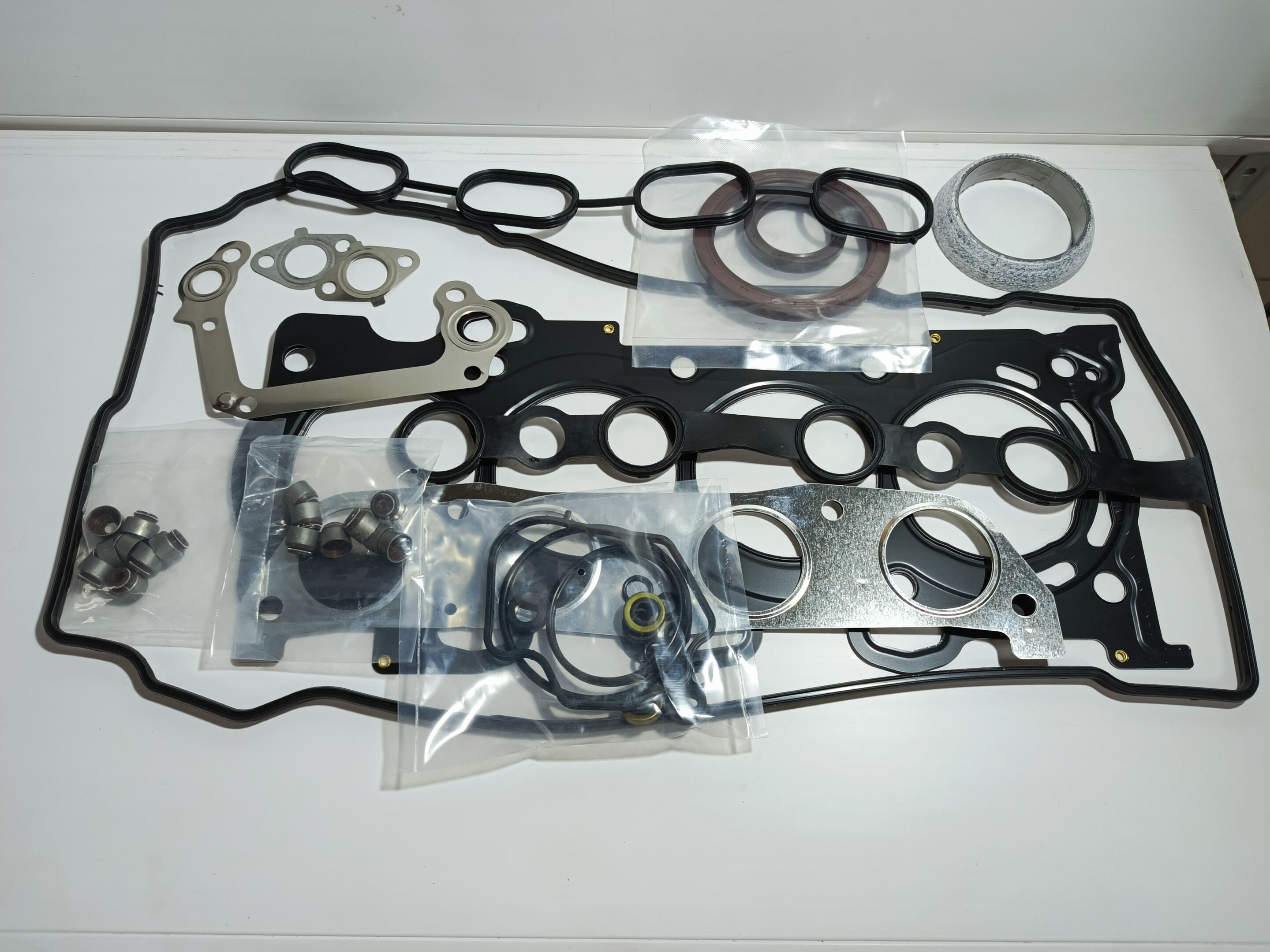Комплект прокладок ДВС Geely Emgrand EC7 1.5 16V 5MT седан