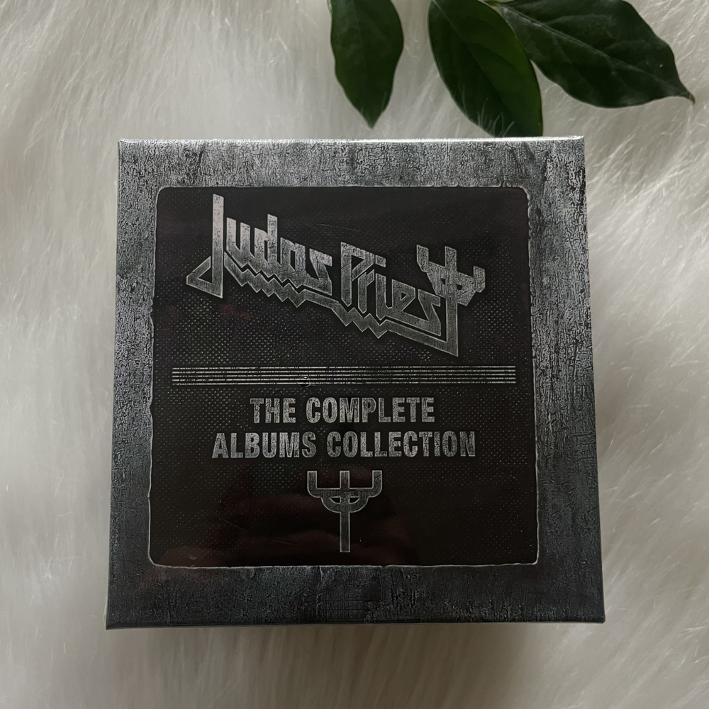 Коллекция альбомов Judas Priest The Complete, набор из 19 компакт-дисков.  #1