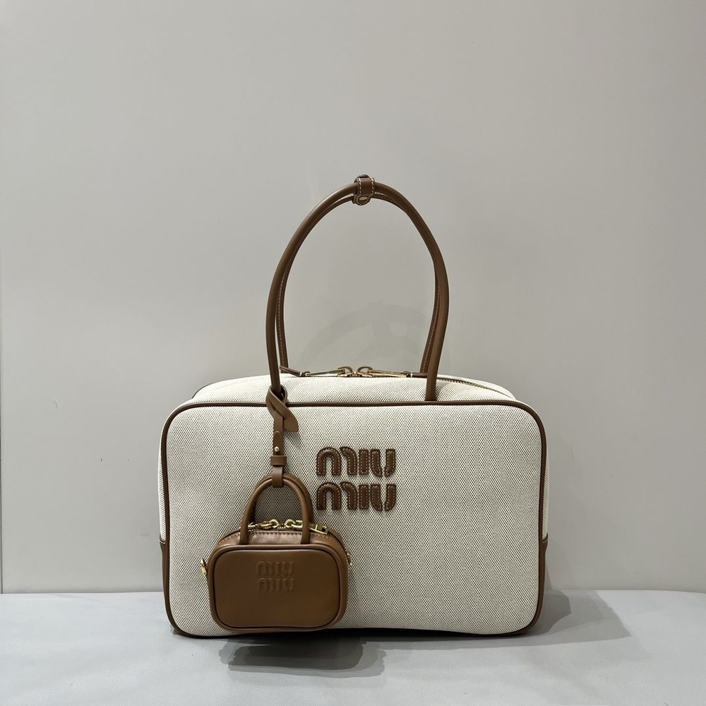 miu miumiu Саквояж #1