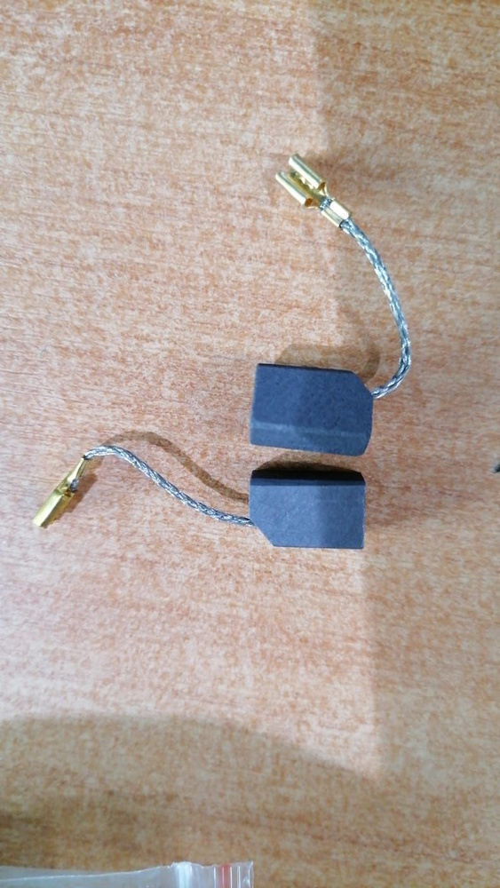 Щетка DeWalt (6,3х8х13) #1
