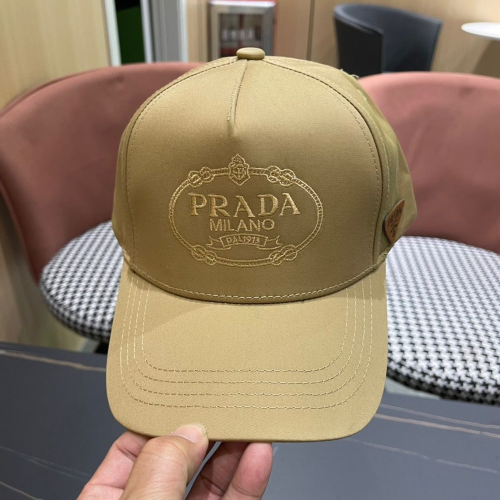 Бейсболка Prada #1