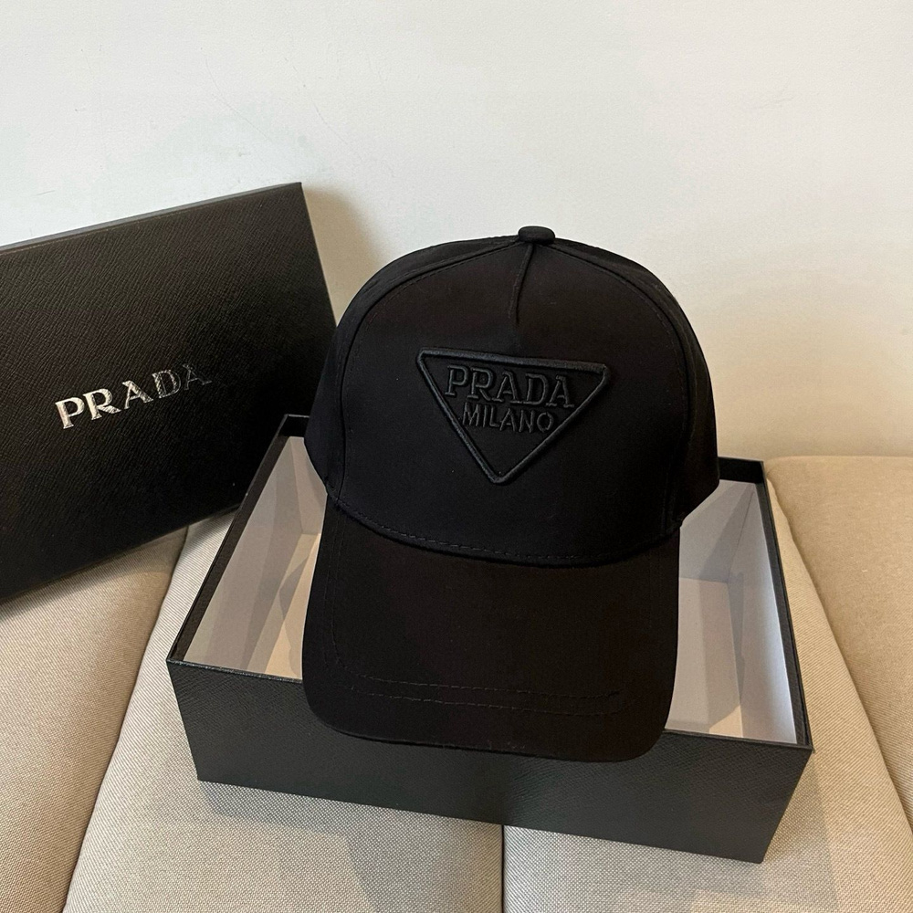 Бейсболка Prada #1