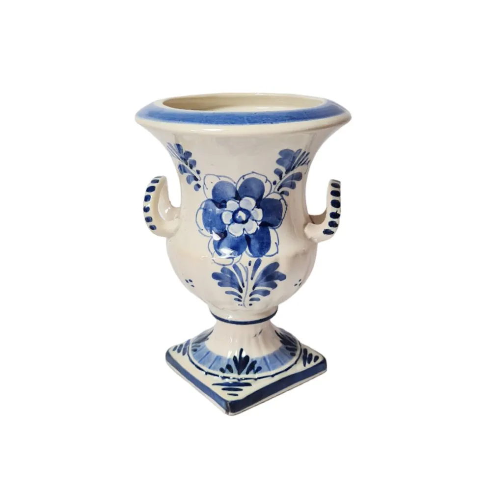Ваза декоративная в виде амфоры в сине-белых тонах Delft Blue винтажная, фарфор, 18,5 x 11 см, Голландия, 1960-1970 гг., 18.5x11 см