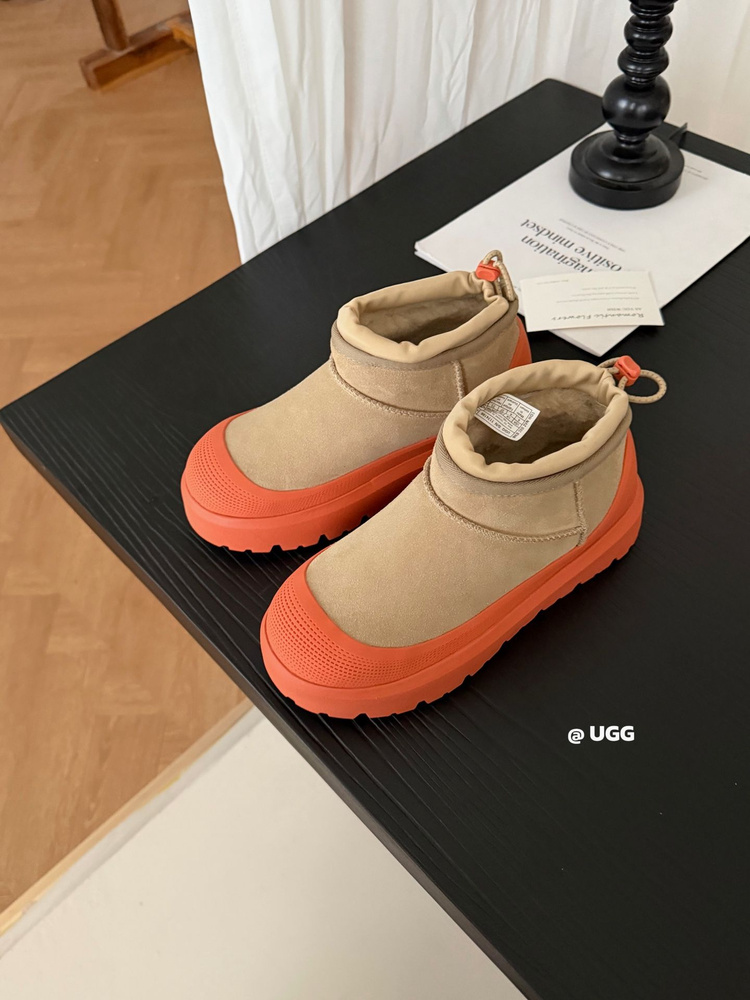 Ботинки UGG #1