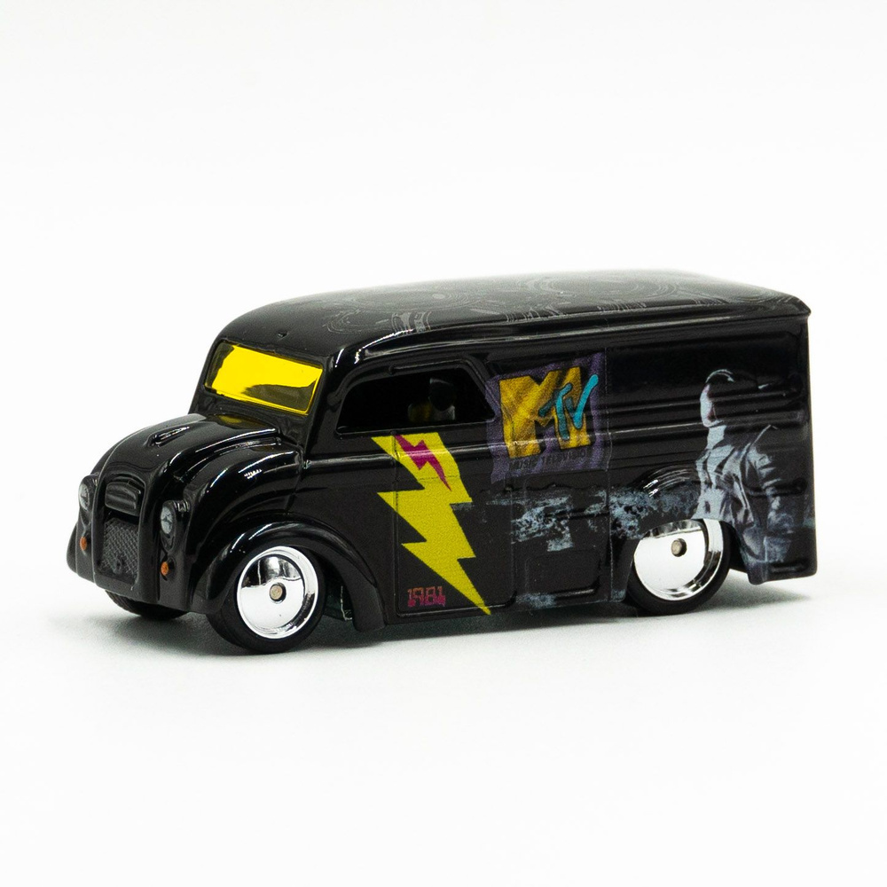 Машинка Hot Wheels MTV Pop Culture Dairy Delivery HXD63 2024 в Протекторе