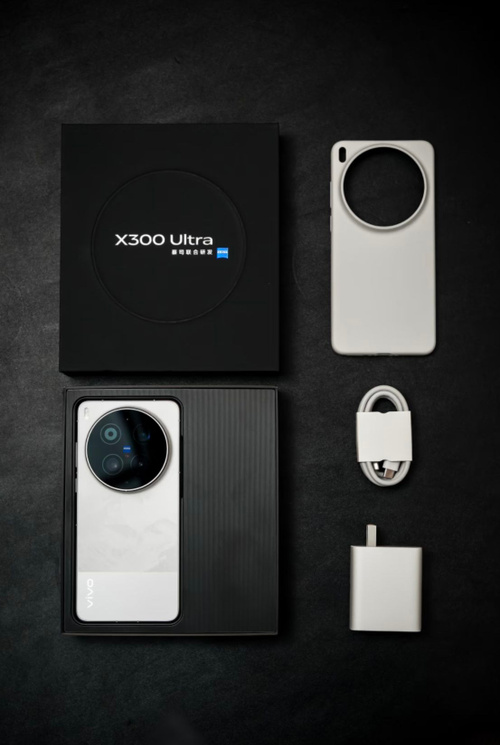 Смартфон vivo X300 Ultra 256 ГБ 12 ГБ Серебряный, Белый 6.82 OLED