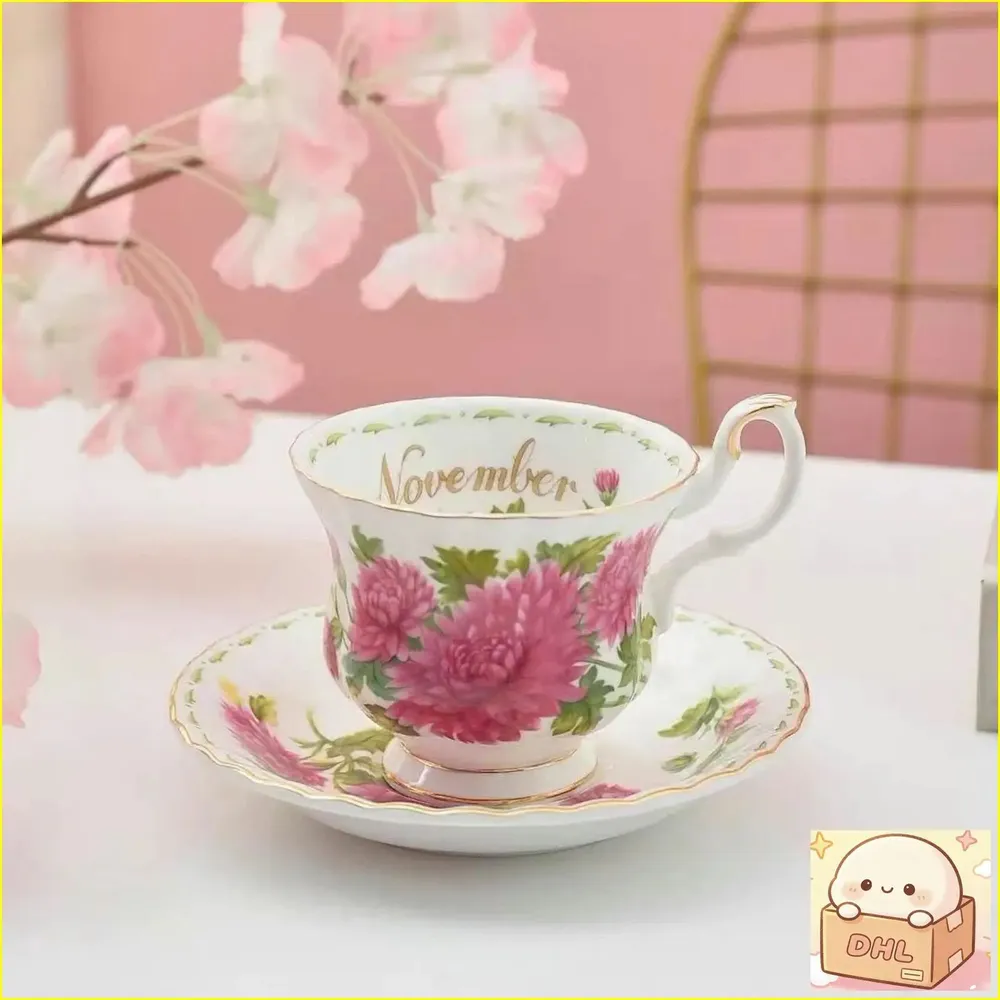 Эксклюзивный сервиз из костяного фарфора Royal Albert, серии Цветок месяца, с английским клеймом 70х годов, где изображен сузуран в мае, был изготовлен., вариант