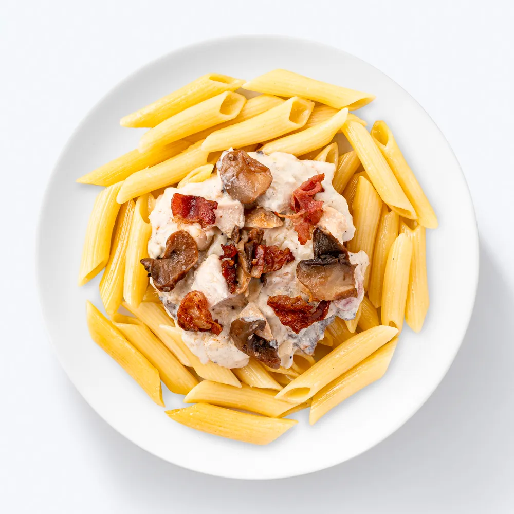 Пенне с курицей, беконом и грибами в сливочном соусе 250 г, Eattery, 250 г