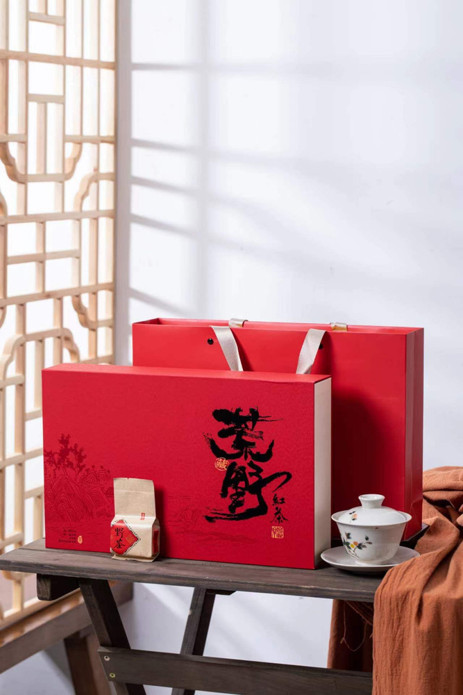 Чай черный с сильным ароматом дикой природы в подарочной упаковке 180г ...