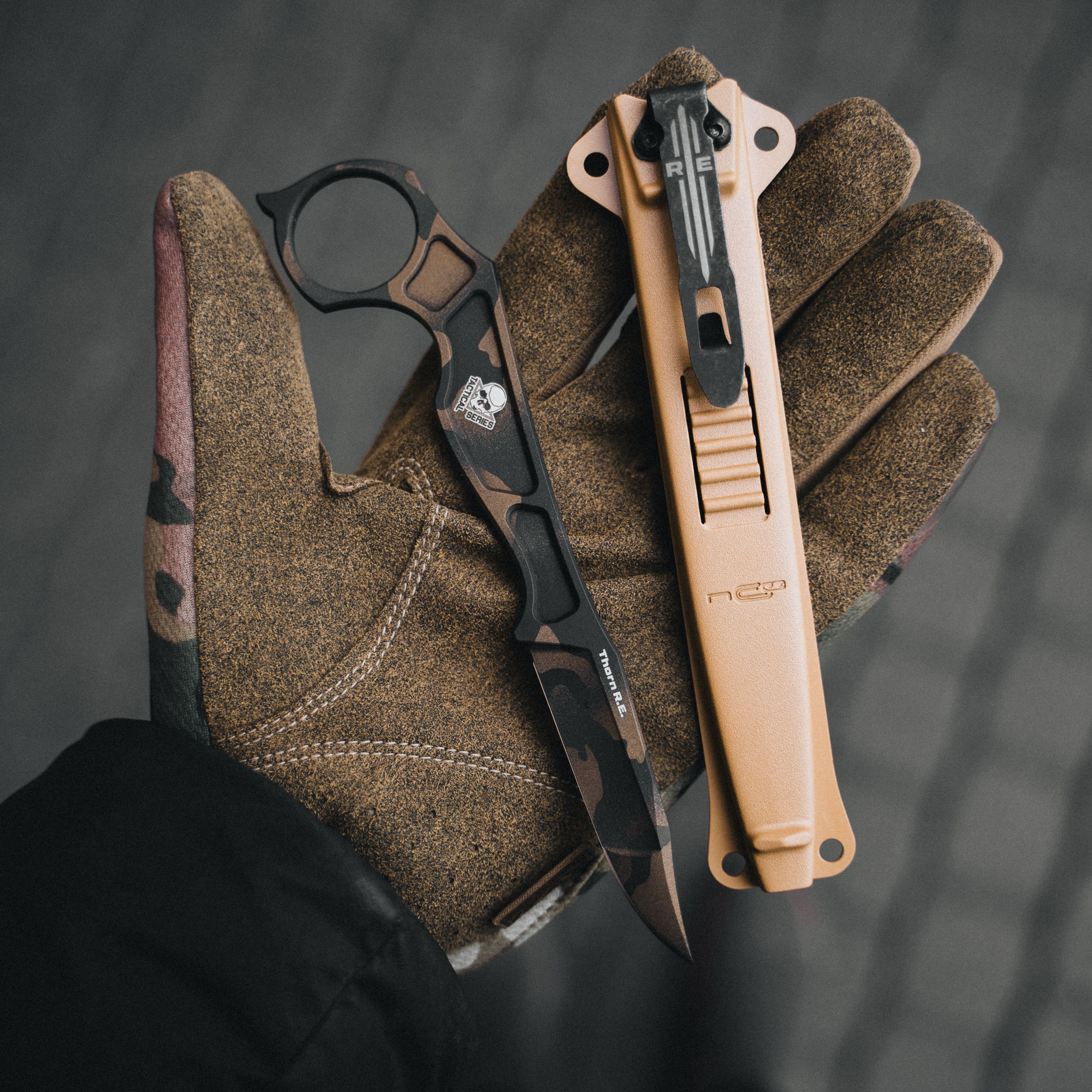 НожтактическийThornRazvedosEditionCerakoteDesert