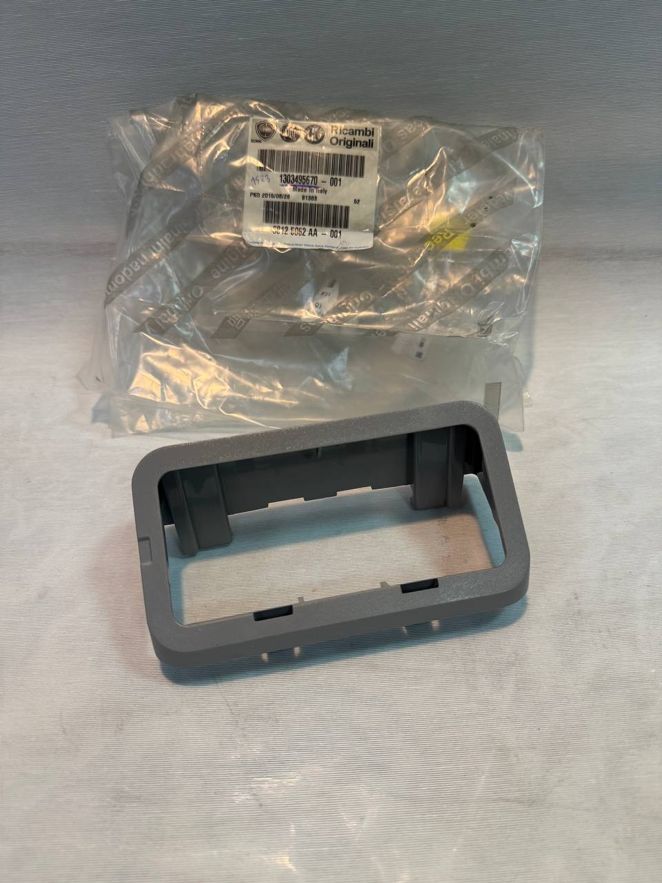 КорпусПлафонаОсвещенияСалонаFiatDucato230/244Rus,PsaBoxer/Jumper94-11Fiat/Alfa/Lanciaарт.1303495670