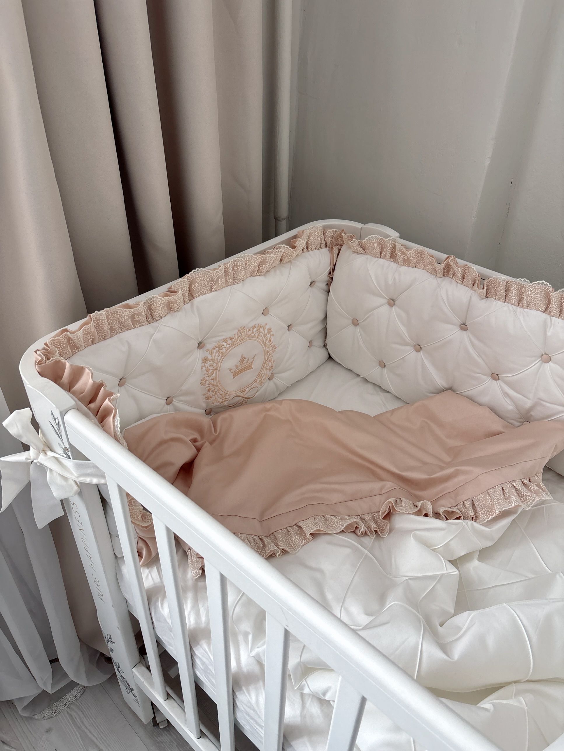 Комплект (бортики, одеяло, простыня) в кроватку Happy Baby Mommy Love 100 * 70 см "Облако", бежевый