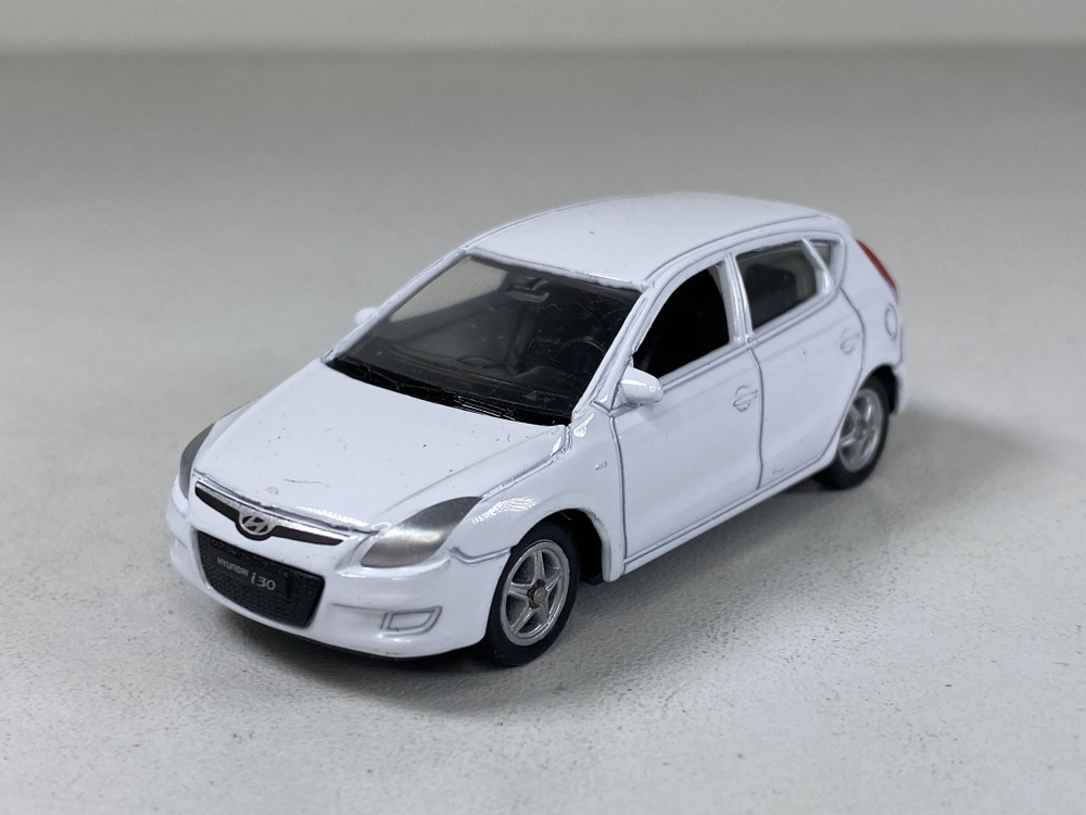 Модель коллекционная автомобиля Hyundai i30 / масштаб 1:60 / без коробки  #1