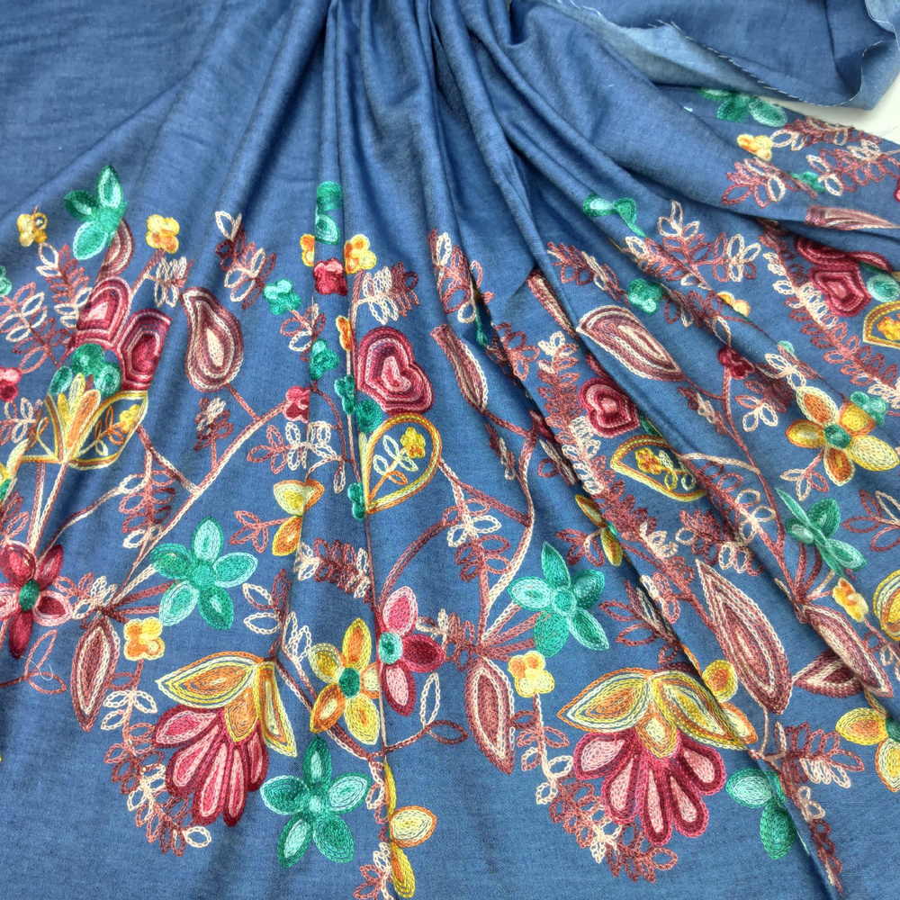 Ткань джинсовая облегчённая с вышивкой по кайме, с одной стороны, (38см ...