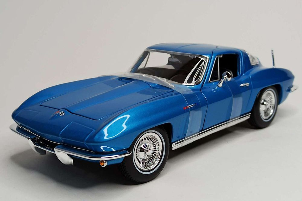 Модель коллекционная Chevrolet corvette (C2) 1965 1:18 maisto #1