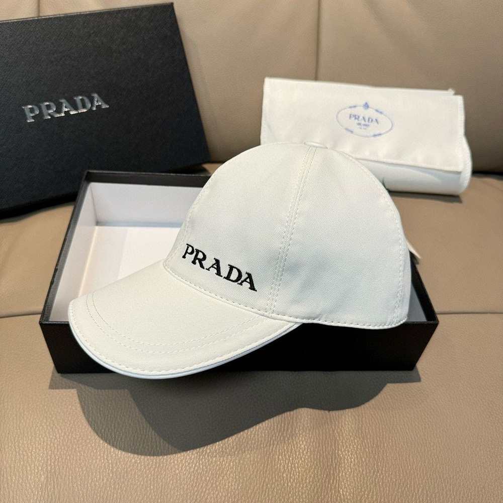 Бейсболка Prada #1