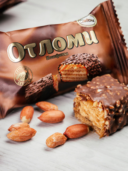 Ikki qiz yigitga hukmronlik qiladi (porno)