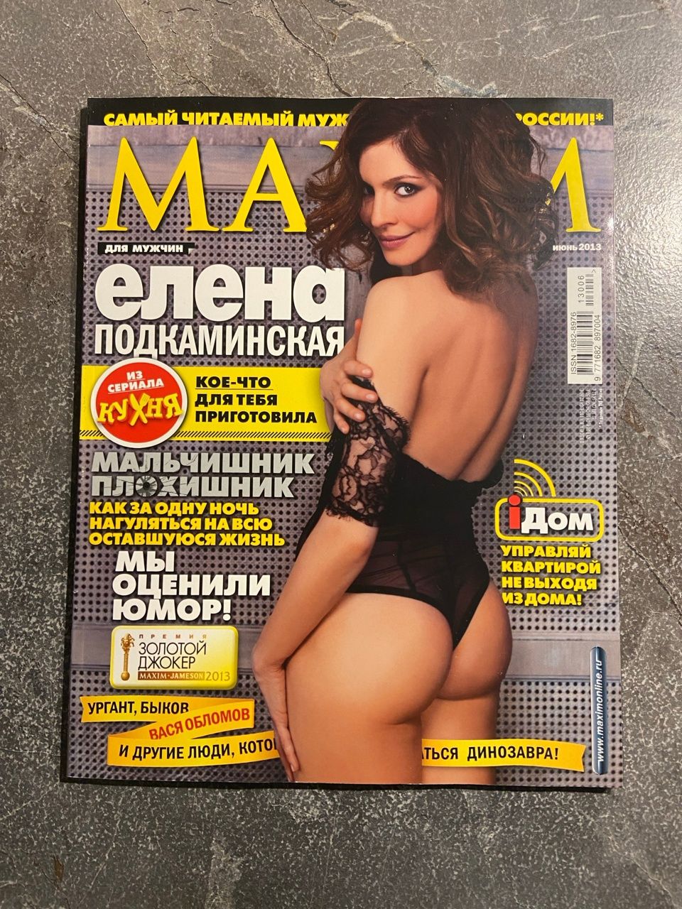 Орыс əйел жігітті сиқығысы келді. Күңгірт әйелінің сүйіктісінің жыныс мүшесін жалайды