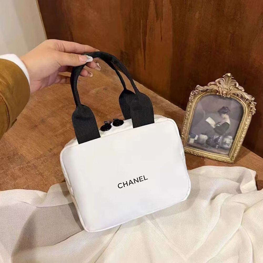 Chanel Косметичка #1