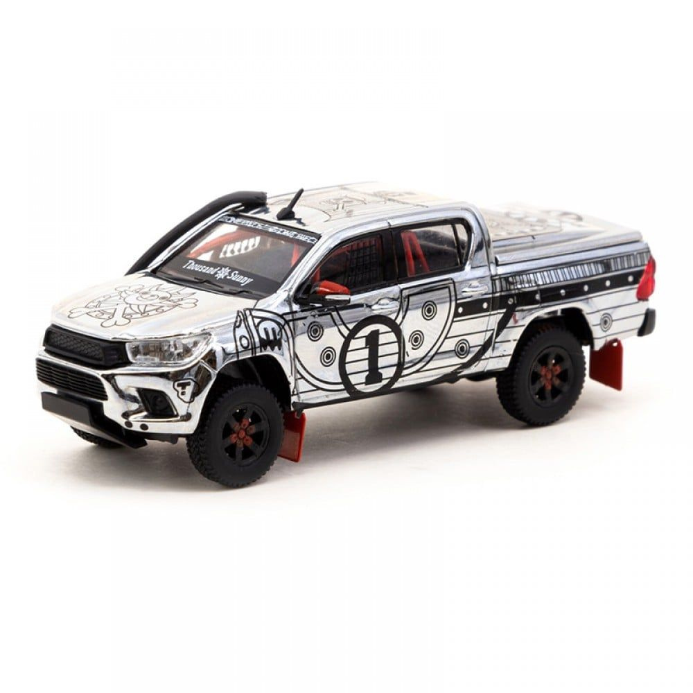 Машинка Tarmac Works X One Piece 1/64 Toyota Hilux Thousand Sunny With Metal Oil Can Diecast Scale Model #1