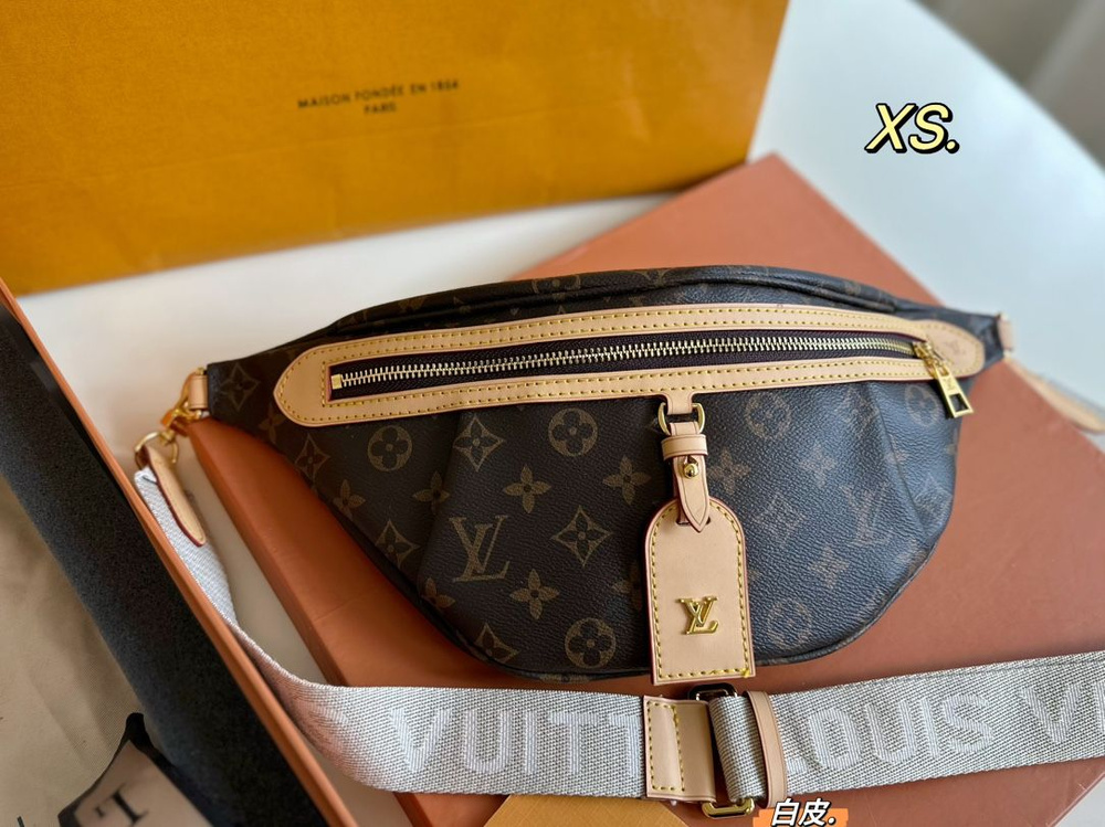 Louis Vuitton Сумка на пояс #1