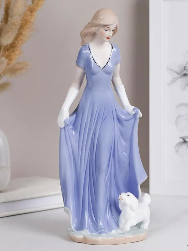 Статуэтка для интерьера "Дама с собачкой". Товар уцененный #1