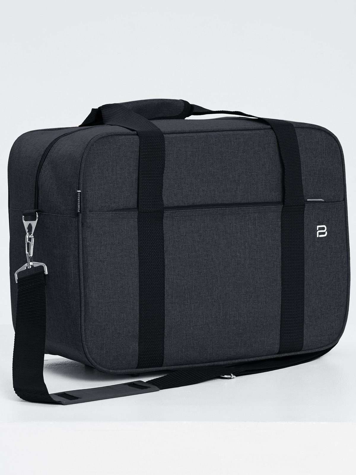 Дорожная сумка ручная кладь Pobedabags Смартавиа Ютэйр 40х30х20 Премиум – идеальный спутник для ваших путешествий! Эта сумка станет незаменимым аксессуаром для мужчин и женщин, ценящих комфорт и практичность. Ее размеры соответствуют требованиям ручной клади для самолета, а калибратор поможет легко проверить соответствие габаритам. Соответствует нормам провоза бесплатной ручной клади в следующих авиакомпаниях: Smartavia (Смартавиа), Red Wings (Редвингс, Ред Вингс), Utair (Ютэйр), Nord Wind (НордВинд, Норд Винд), Аэрофлот, Азимут и многих других.