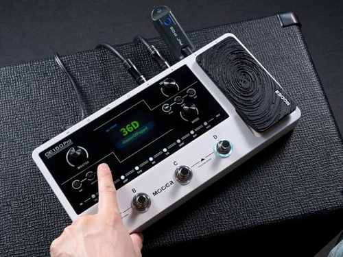 Mooer GE150 Pro гитарный процессор эффектов с педалью экспрессии