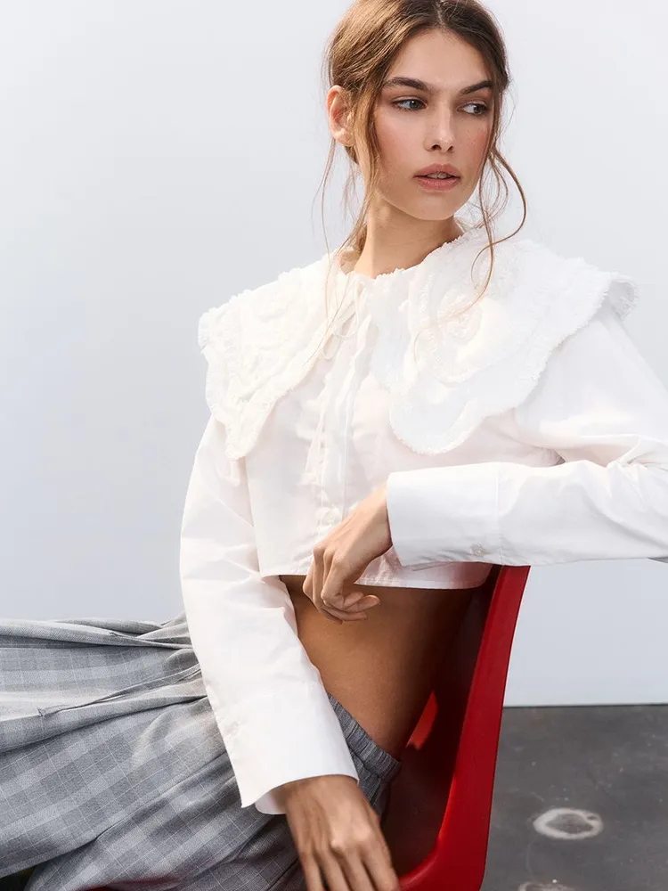 Блузка с воротником