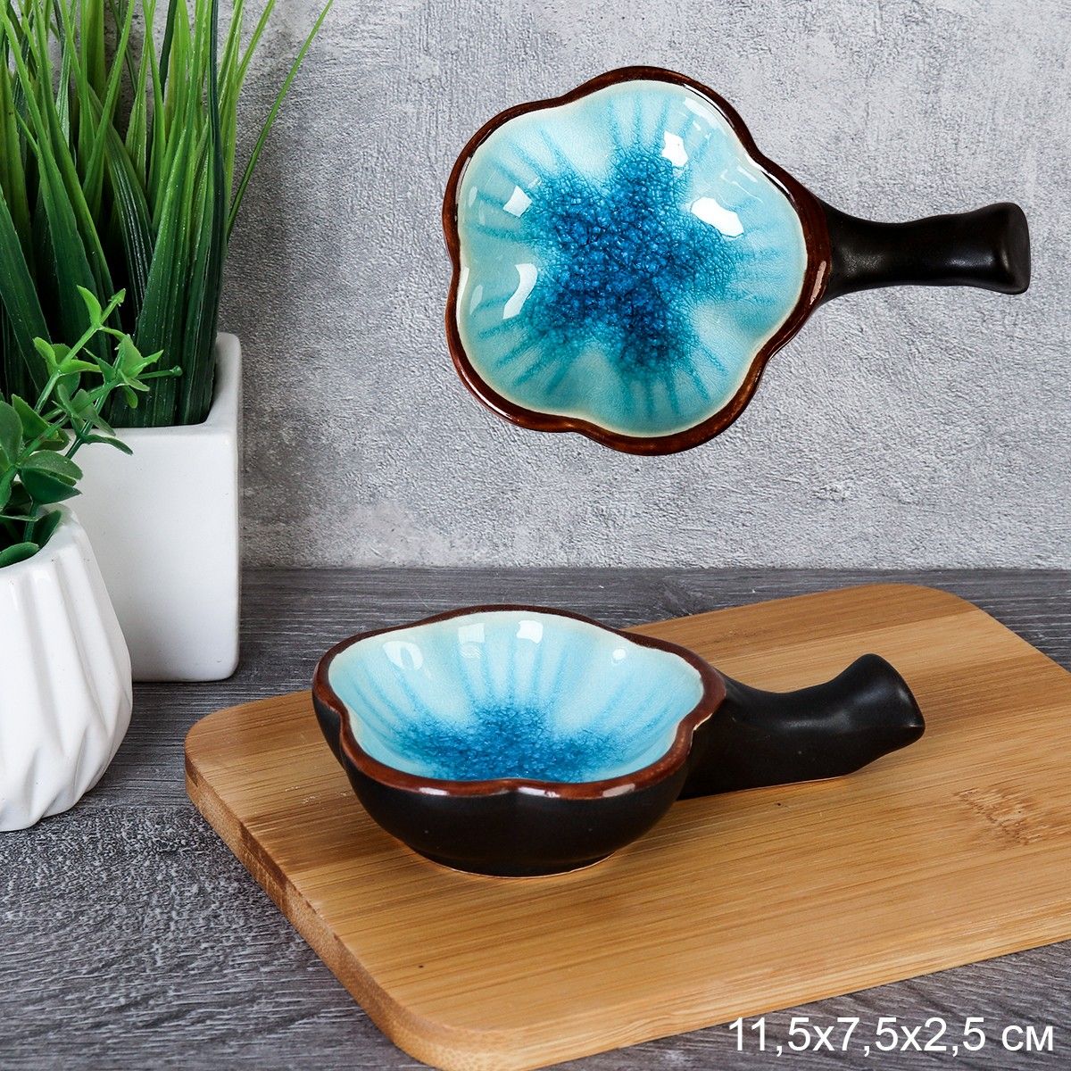 Соусник фарфоровый Galeontrade с ручкой, 11,5 х 7,5 х 2,5 см, голубой Соусник фарфоровый Galeontrade с ручкой, 11,5 х 7,5 х 2,5 см, голубой