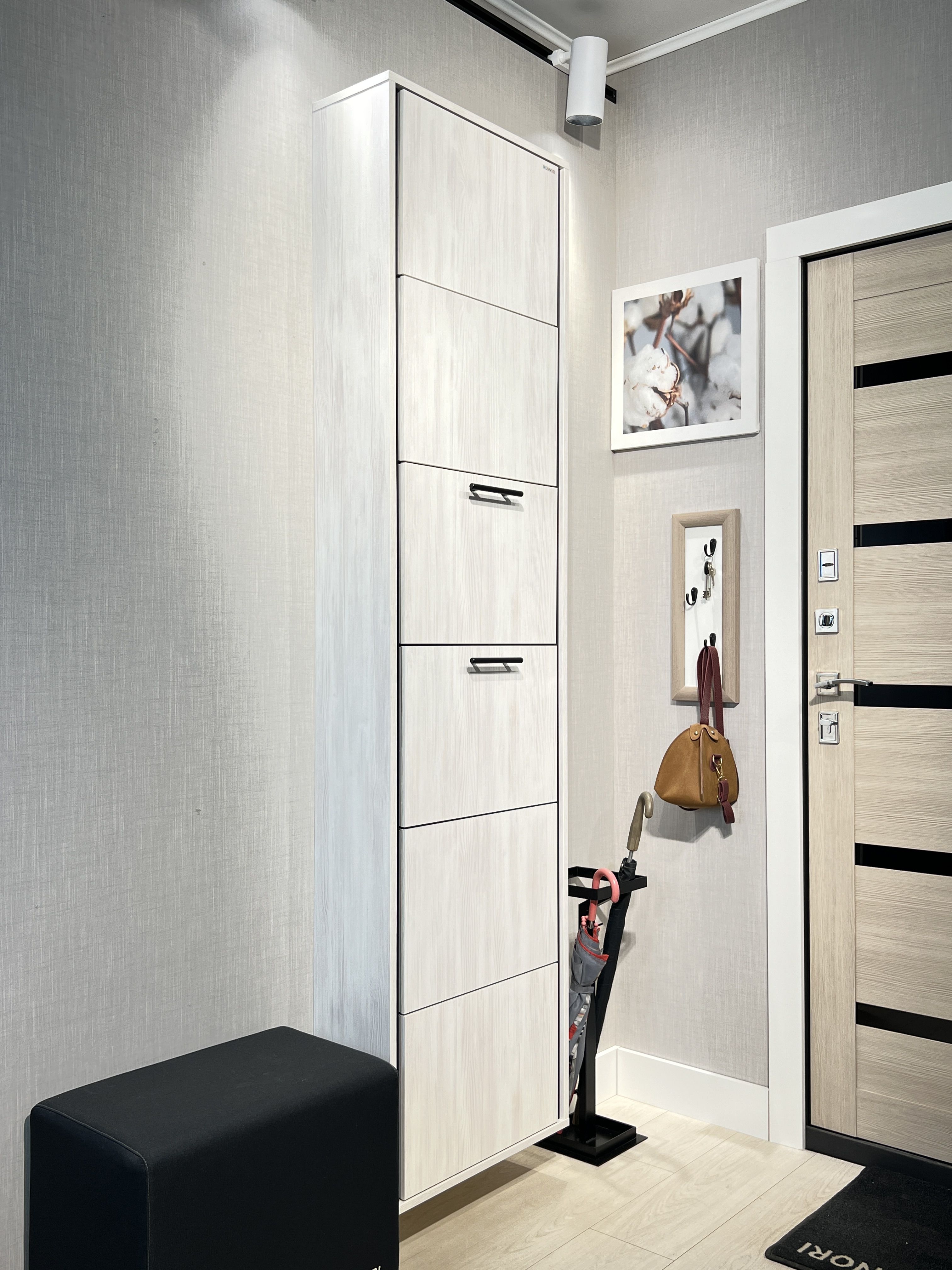 ОбувницавприхожуюIRONNORIЛайт6секций,Выбеленноедерево,профильчёрный,204x54.5x20см