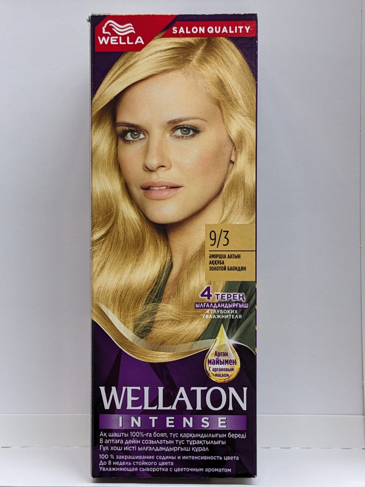 Олар дәретханада бір-бірін жұлқылайды Жетілген әйелдердің жалаңаш үлкен жамбастары