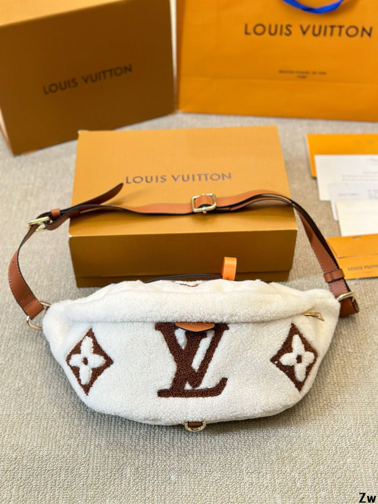 Louis Vuitton Сумка на пояс #1