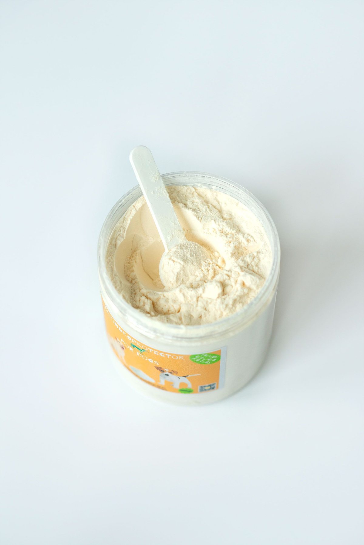 Сухое молоко для котят- полноценный заменитель молока, удовлетворяющий все пищевые потребности котят, способствует быстрому набору массы, укреплению иммунитета и поддержанию здоровья кожи, зубов и шерстяного покрова. Порошок легко разводится в воде, имеет нежный вкус и хорошо усваивается, благодаря чему, котенок быстро привыкает к новому питанию и не испытывает стресса при переходе на заменитель. Все ингредиенты молочной смеси от Happy Zooooo были тщательно отобраны и сбалансированы, профессиональными зоологами, для того чтобы обеспечить вашему питомцу оптимальный рацион питания. Зоотовары от Happy Zooooo содержат все необходимые микроэлементы и витамины которые сделают жизнь вашего питомца счастливой, здоровой и энергичной.