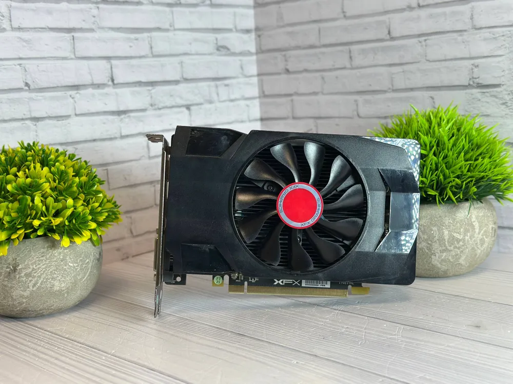 Видеокарта AMD RX 560 4gb XFX 4 ГБ