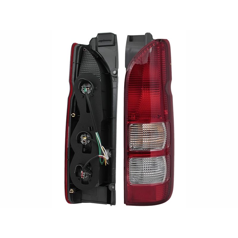 Фонарь задний Toyota Hiace 04-13 / Quantum 04- (Справа)