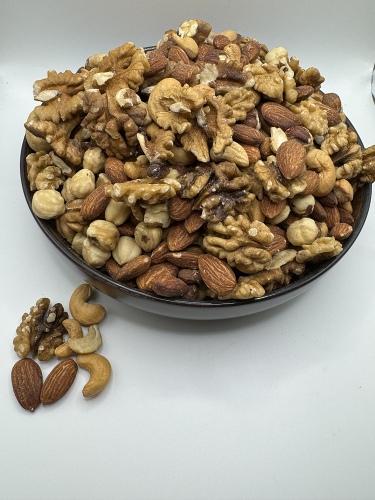 Ореховая смесь жаренная (миндаль, фундук, кешью, грецкий орех), 1000 гр ...
