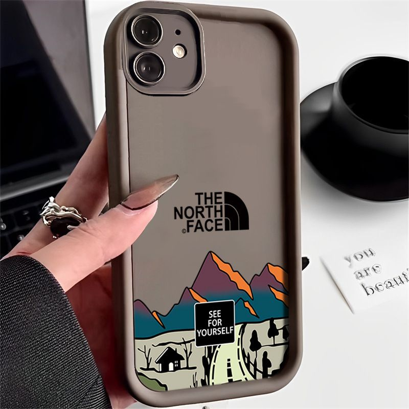 Чехол на Iphone 11 / шоколадный The North face / С защитой камеры и усиленными углами  #1