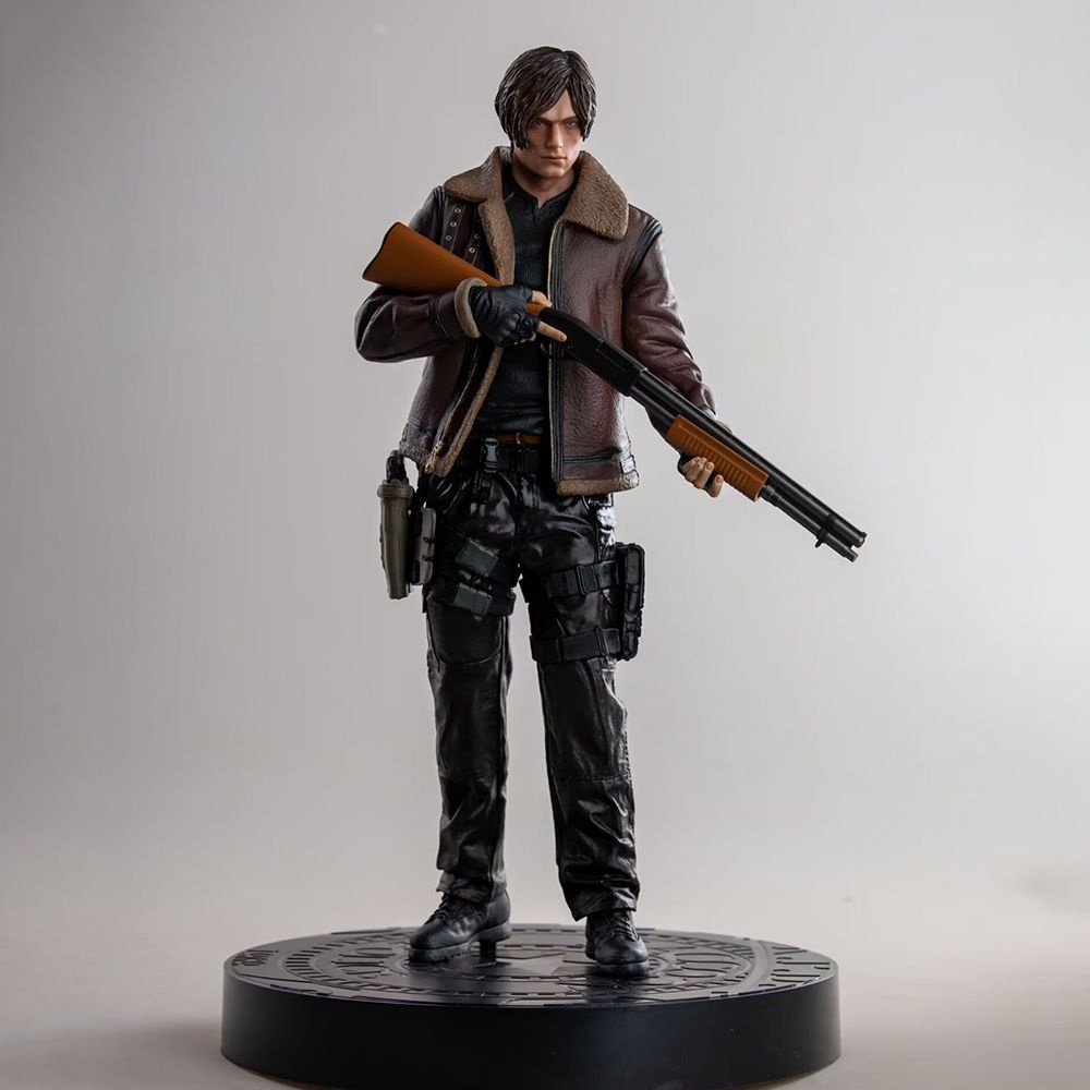 Statue Resident Evil – Leon S. Kennedy (30 Cm, PVC) – Haute Qualité, Neuve