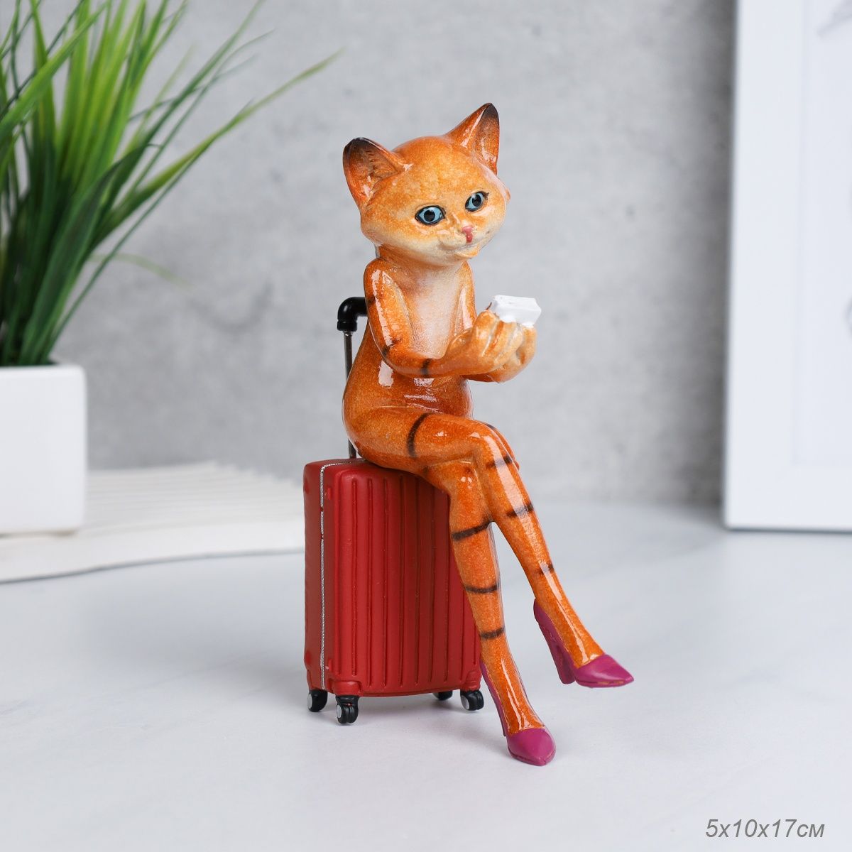 Статуэтка Кошка на чемодане, полистоун, 5 х 10 х 17 см — фото 4